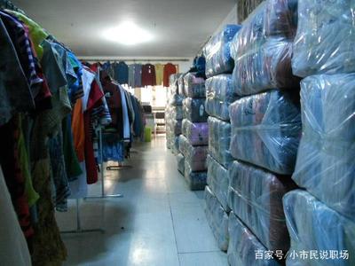 論斤甩賣的庫存服裝 為何便宜卻讓人望而卻步？